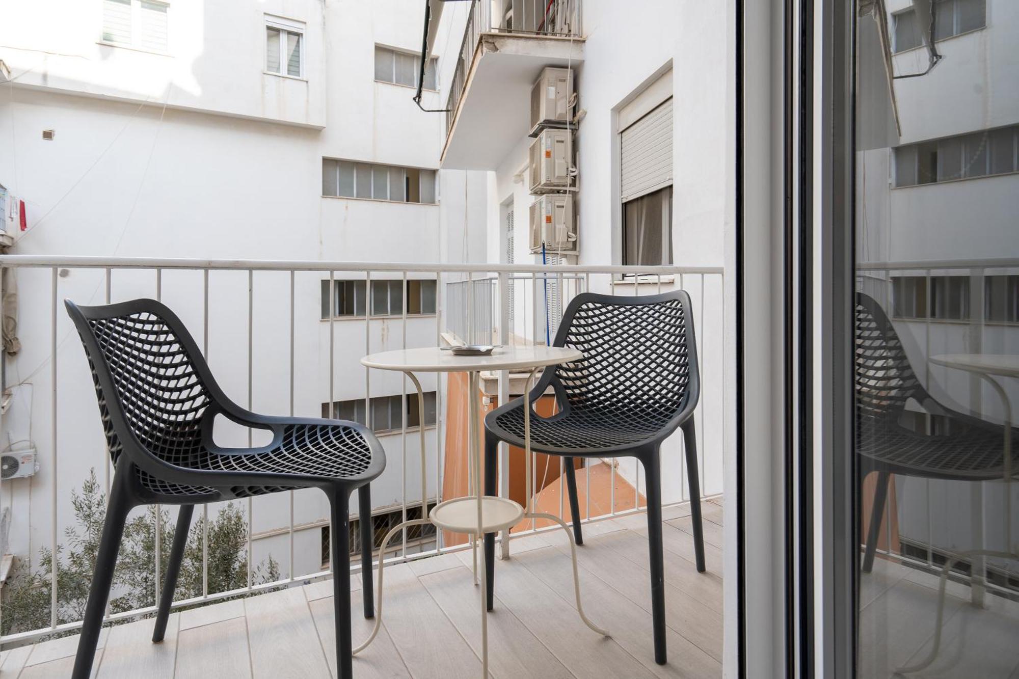 Stunning Cozy Apartment In Athens Exterior photo