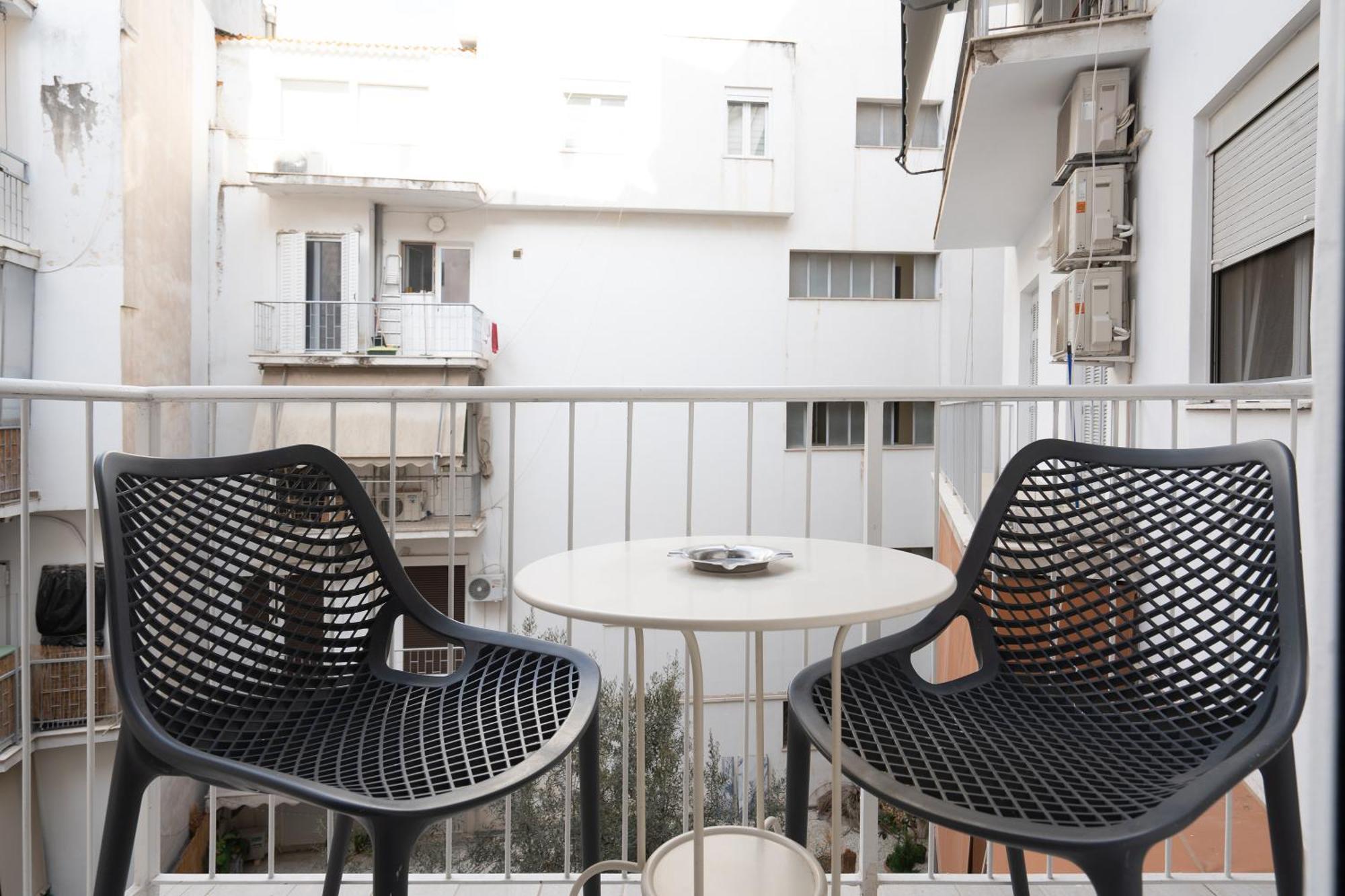 Stunning Cozy Apartment In Athens Exterior photo